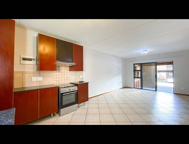 2 BEDROOM TOWNHOUSE FOR SALE IN ALBERTSDAL